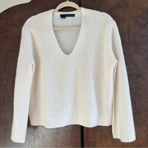 100% Cashmere White Knit V Neck Sweater